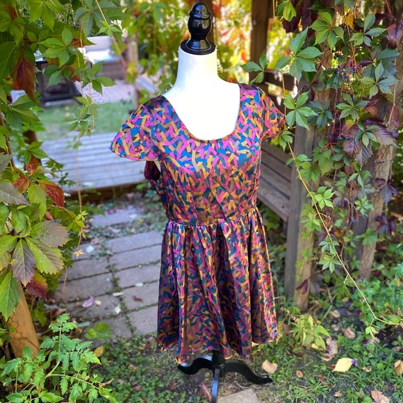 Striking Metallic Dress Size Medium - Picture 1 of 5